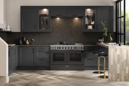 Contemporary kitchen with breakfast bar peninsular and large modern range cooker.