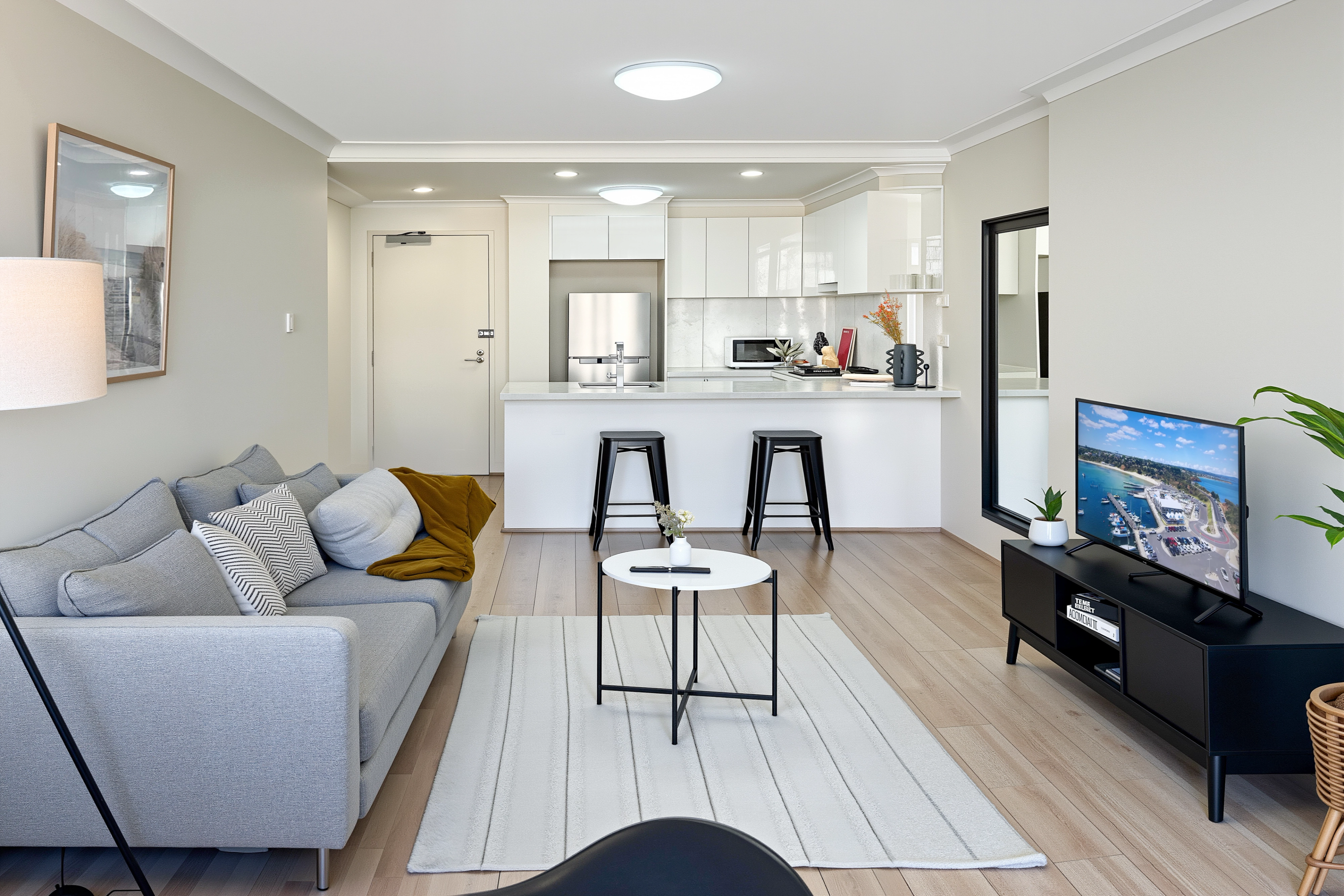 Our apartment is at central of the CBD, making it easy to plan your visit. Minutes walk to Darling Harbour, Chinatown, Light rail stations, Shops and  restaurants.

Getting around
5 Meters to Light rail station which can go to Opera House, Townhall station, Westfield in 10-15 mins. 
5 Meters to Restaurants
10 Meters to China town  
10 Meters to Central Stations
100 meters to Coles super market at World Square 
10 mins walking to Townhall stations
10 mins walking to Darling Harbour