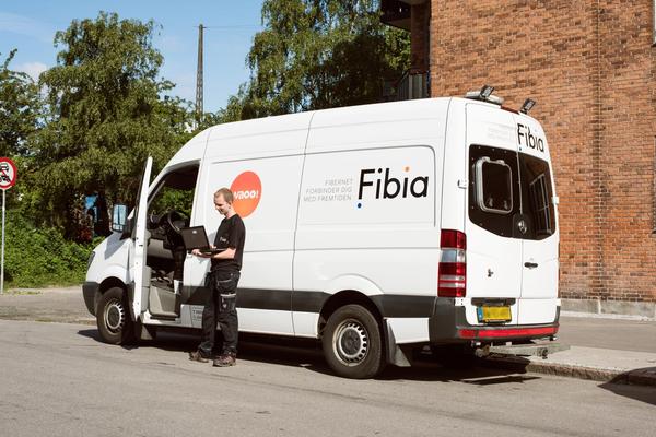 Fibia technician working on the road