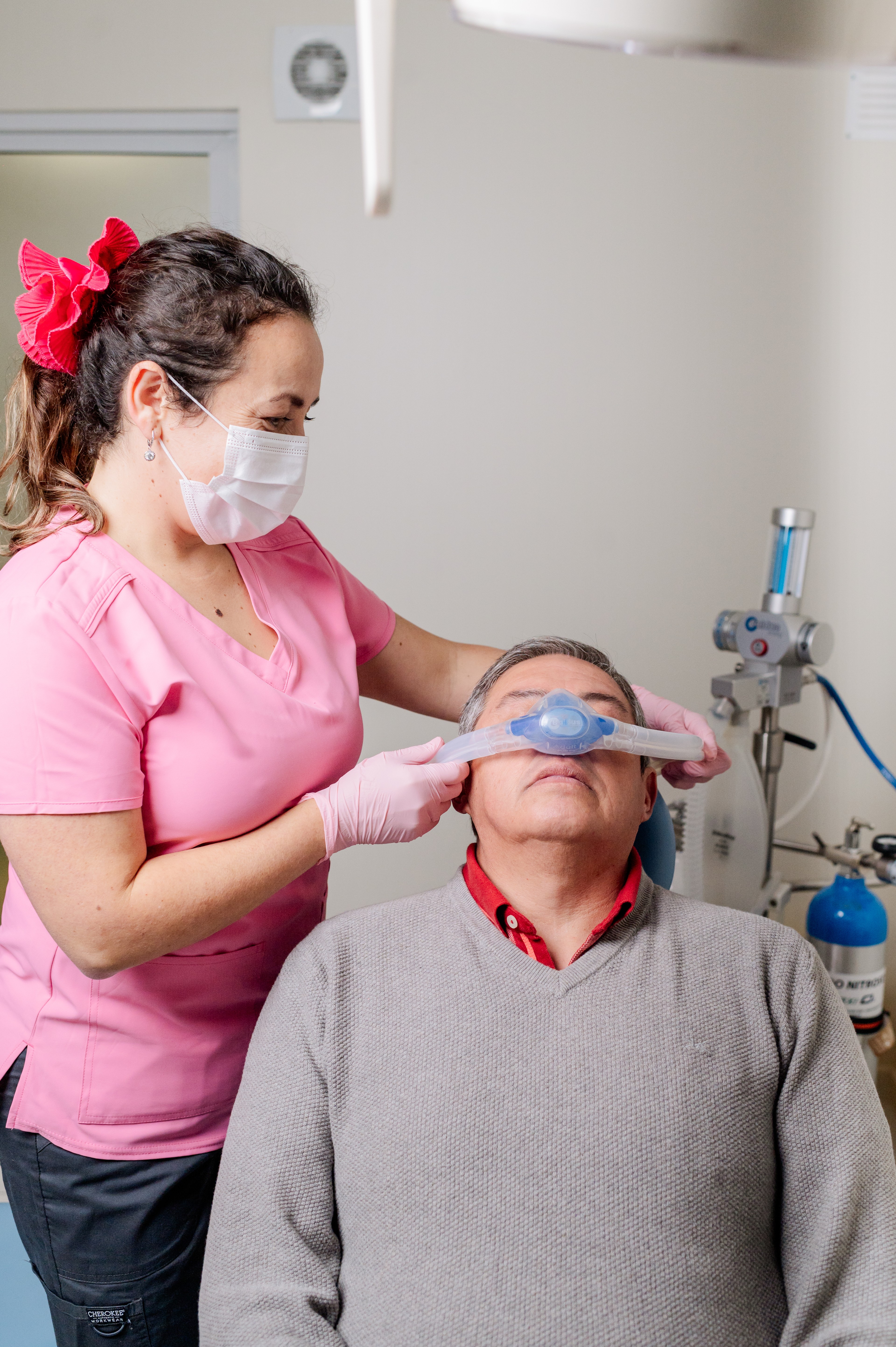 Sedación con óxido nitroso en Dentikid: mascarilla nasal en uso durante la atención