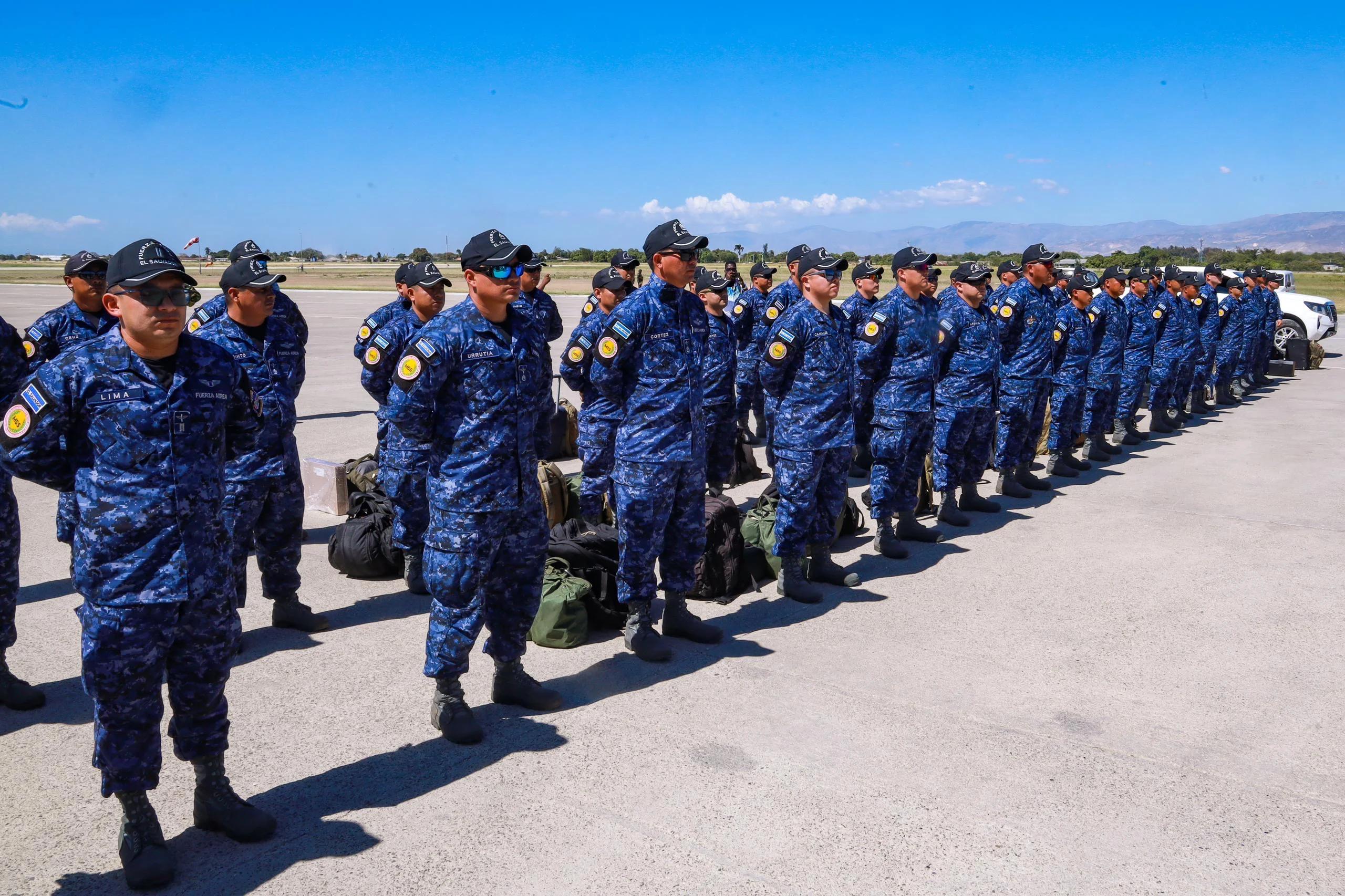 Haití: El Salvador despliega 2,000 soldados para rescatar a cuatro militares desaparecidos.