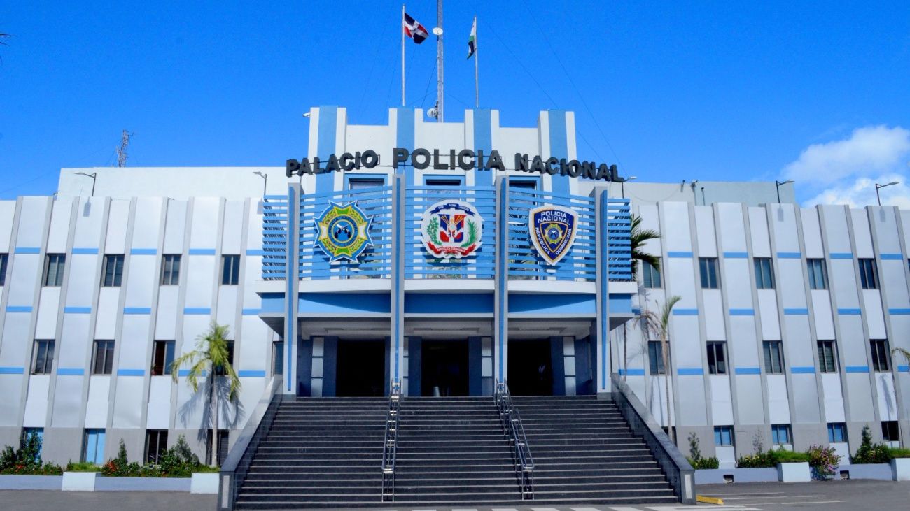 Dos hombres detenidos en Azua por porte de armas artesanales durante operativos policiales