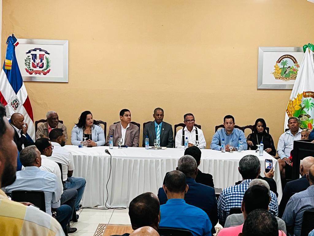 Federico Reynoso, inicio en Navarrete un recorrido el cuál lo llevará por todo el territorio nacional, para dar a conocer, las obras y la inversión del Gobierno, mediante una conferencias magistral