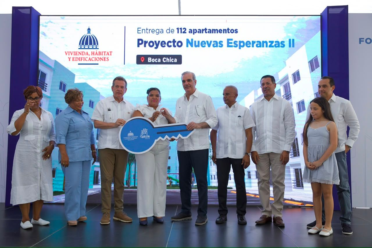 Entrega de 112 apartamentos en Boca Chica