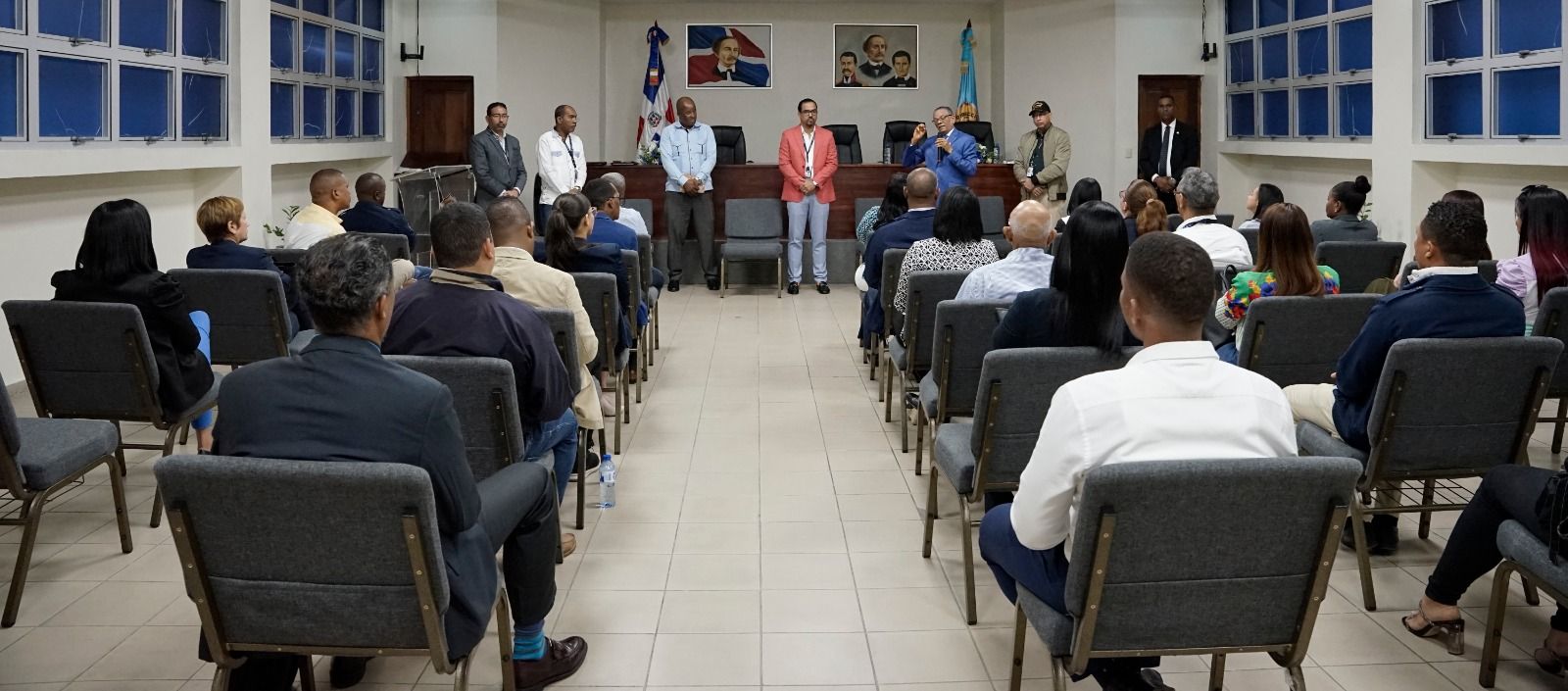 Director Migración reúne personal administrativo en busca de mejorar acciones contra flujo migratorio irregular