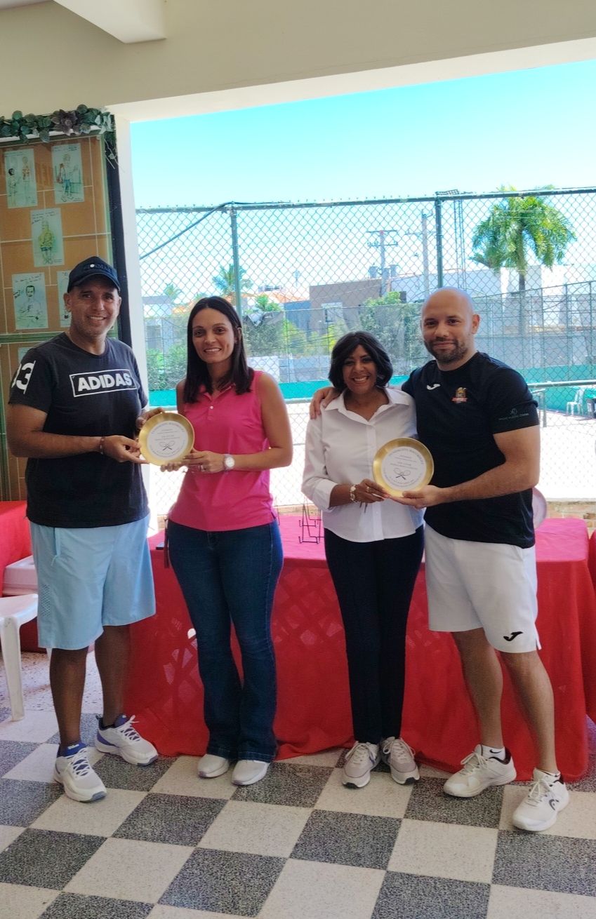 Manuel Acosta, María Victoria Mastrolilli y Francisco Castillo