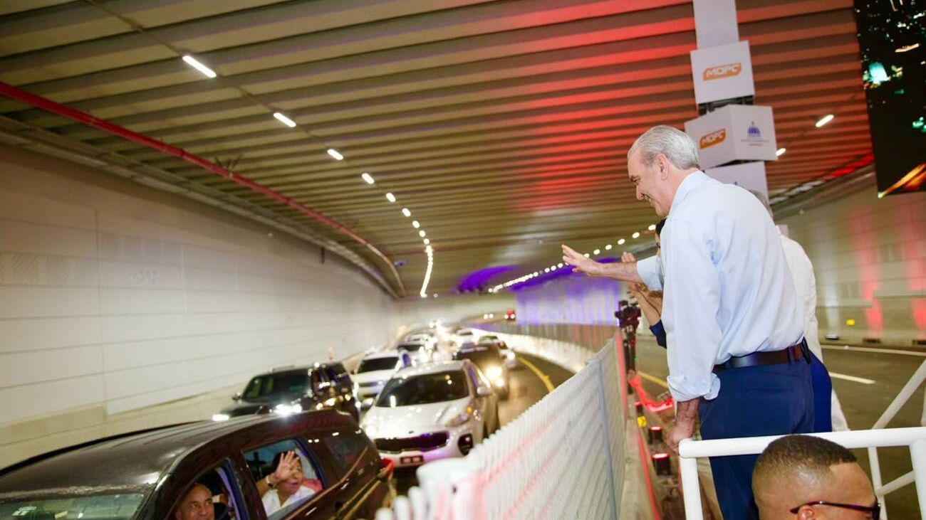 Luis Abinader inaugura túnel de la Plaza de la Bandera para transformar la movilidad hacia el Sur del país