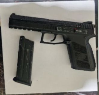 Pistola de asaltante que mantenía en zozobra a sectores de Santo Domingo Este