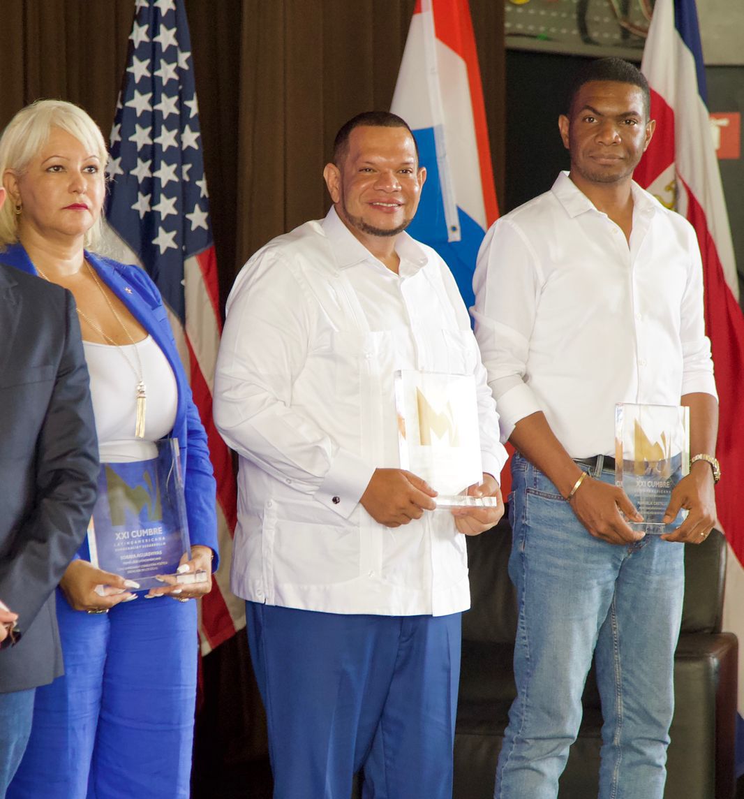 Declaran a Carlos Guzmán como el alcalde del año 2023 en XXI Cumbre Latinoamericana Democracia y Desarrollo