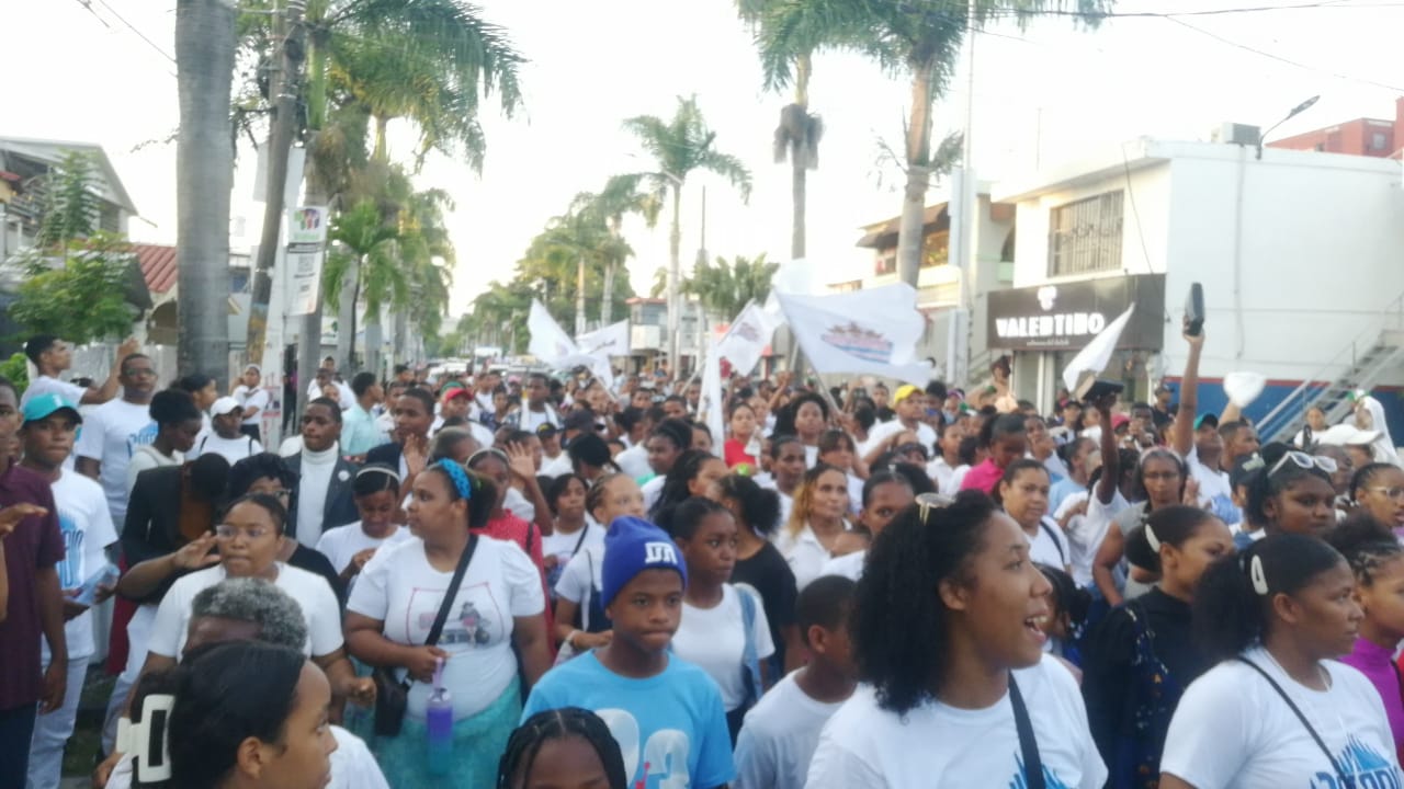 Comunidad evangélica marcha en San Cristóbal por la paz y los valores