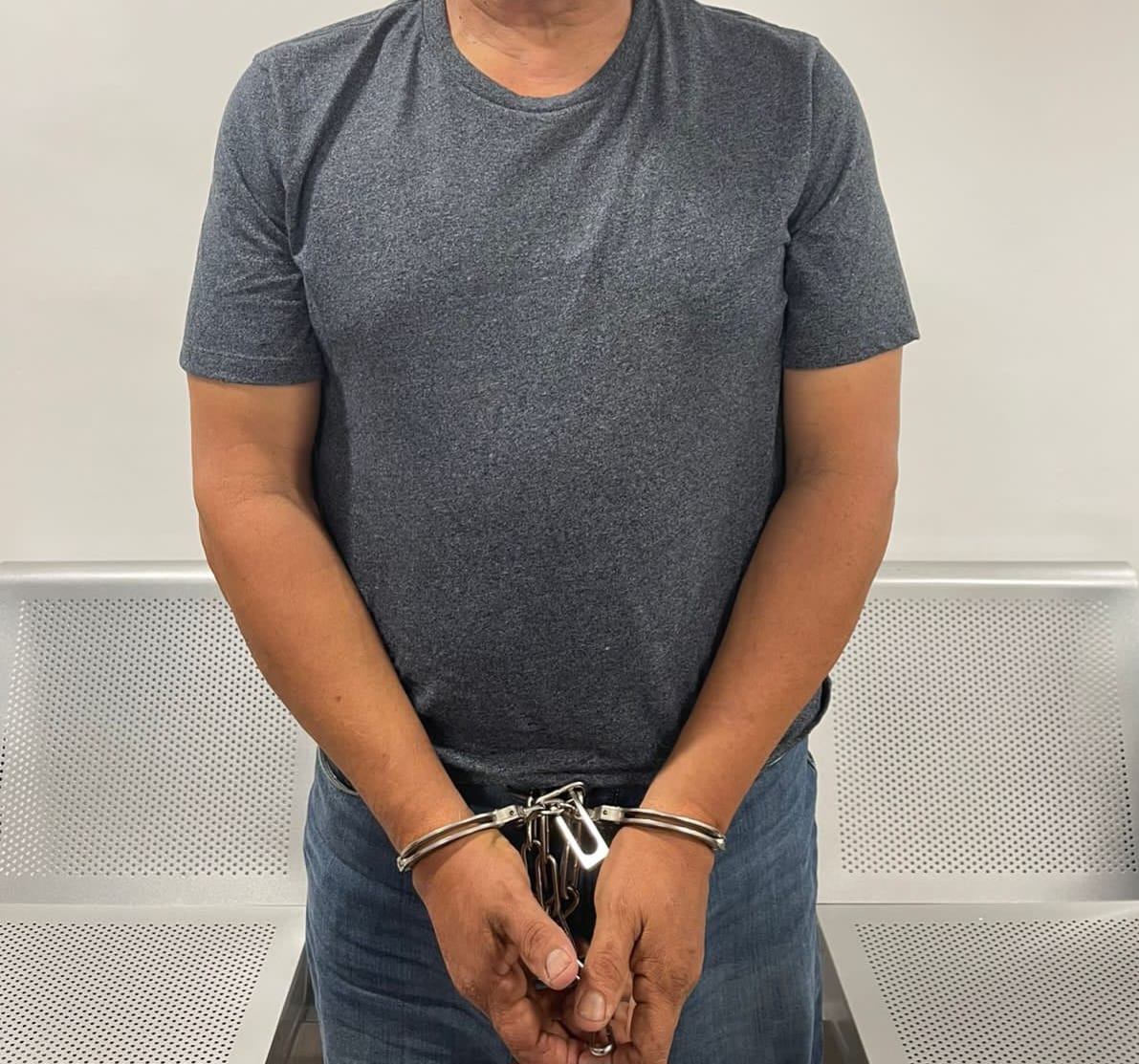 Capturan y deportan extranjero por tráfico internacional de armas