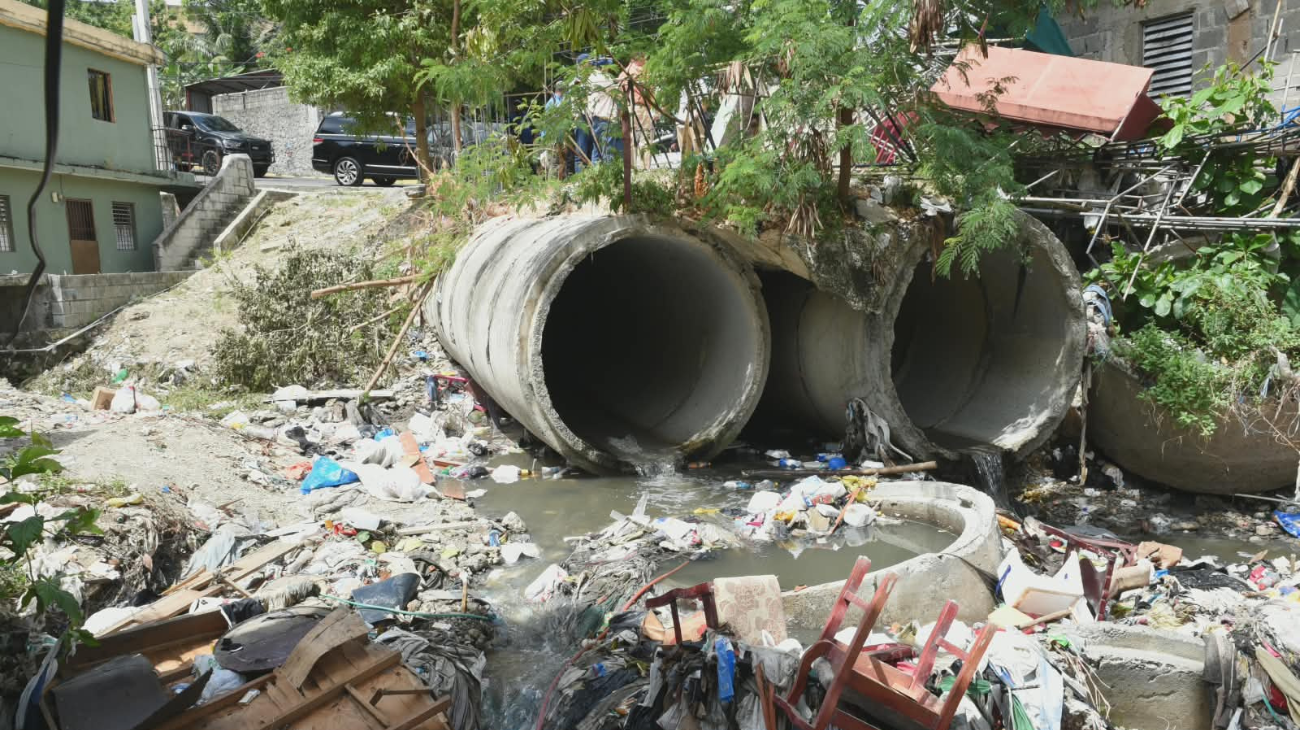 Caasd asegura fin de inundaciones en cañada Juan Valdez y llama a la ciudadanía a frenar la basura