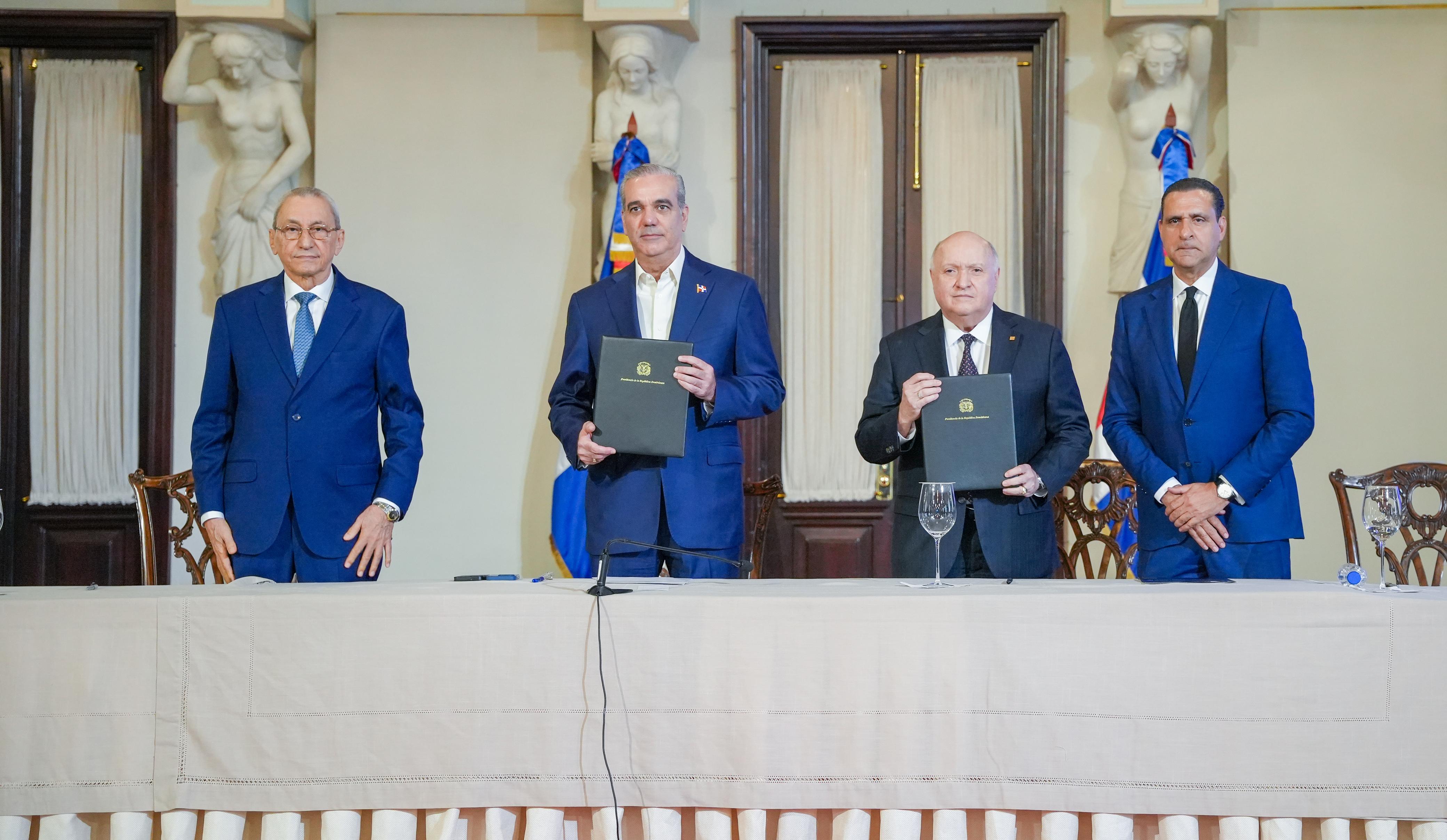 Abinader y FINJUS firman acuerdo