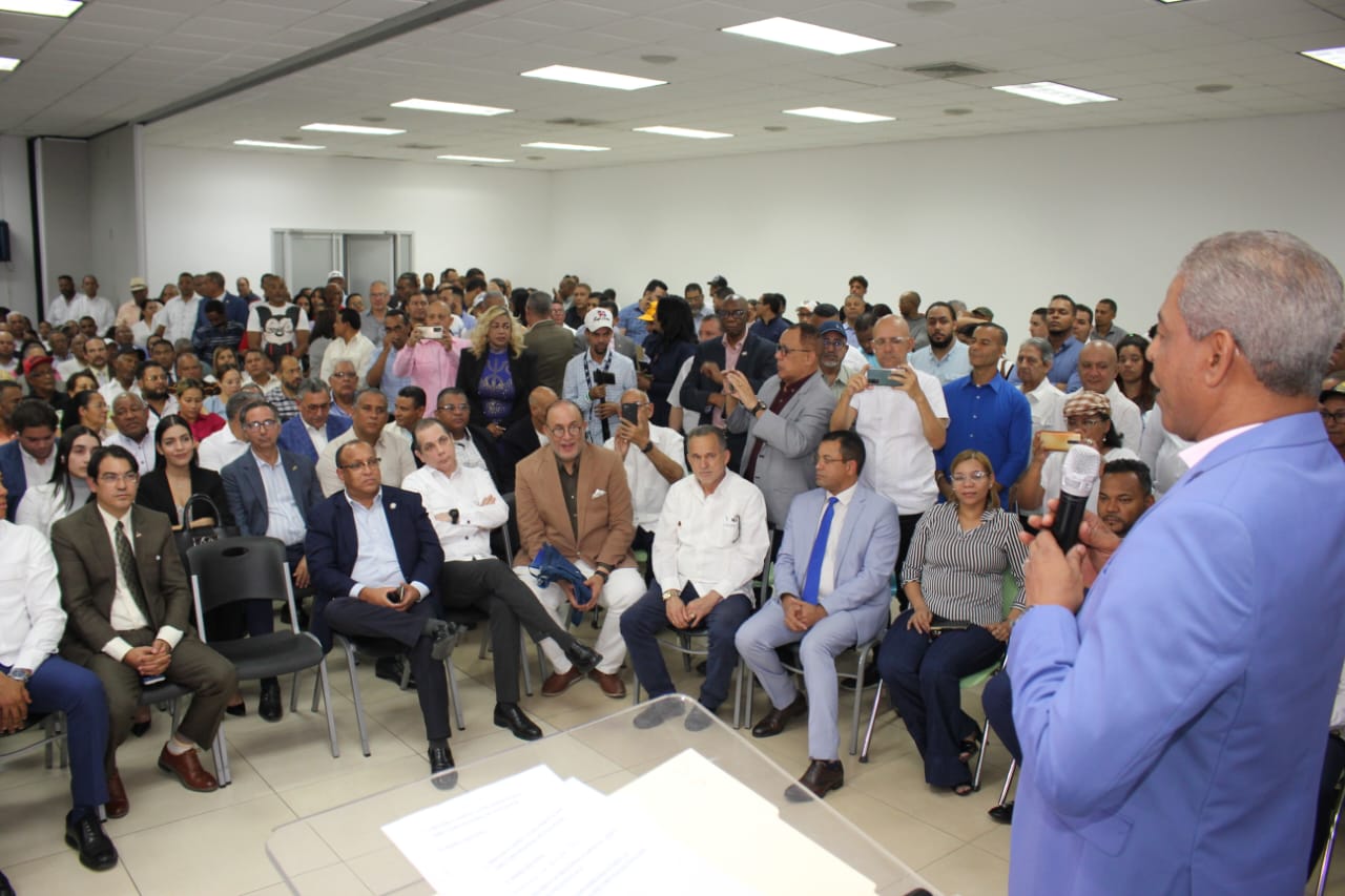 Funcionario y empresarios resaltan obras del Presidente Abinader  en Santiago