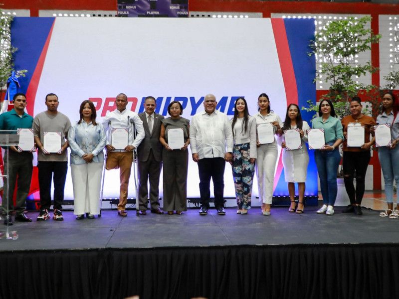 Gobierno entrega RD$90 millones en préstamos a 250 emprendedores de Santo Domingo Este