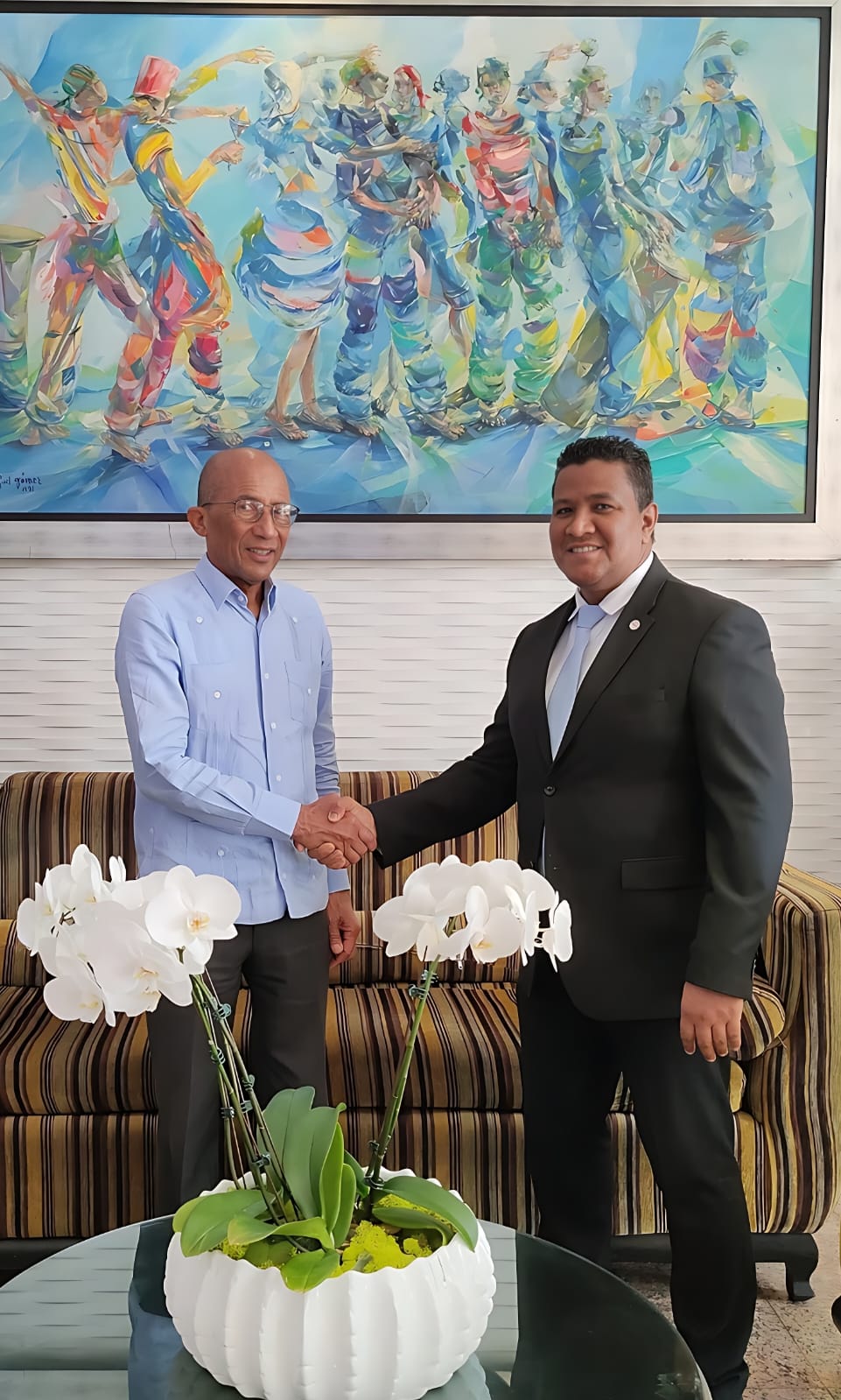 Nino Feliz respalda a Cristian Ceballos en sus aspiraciones a la presidencia del colegio de abogados.