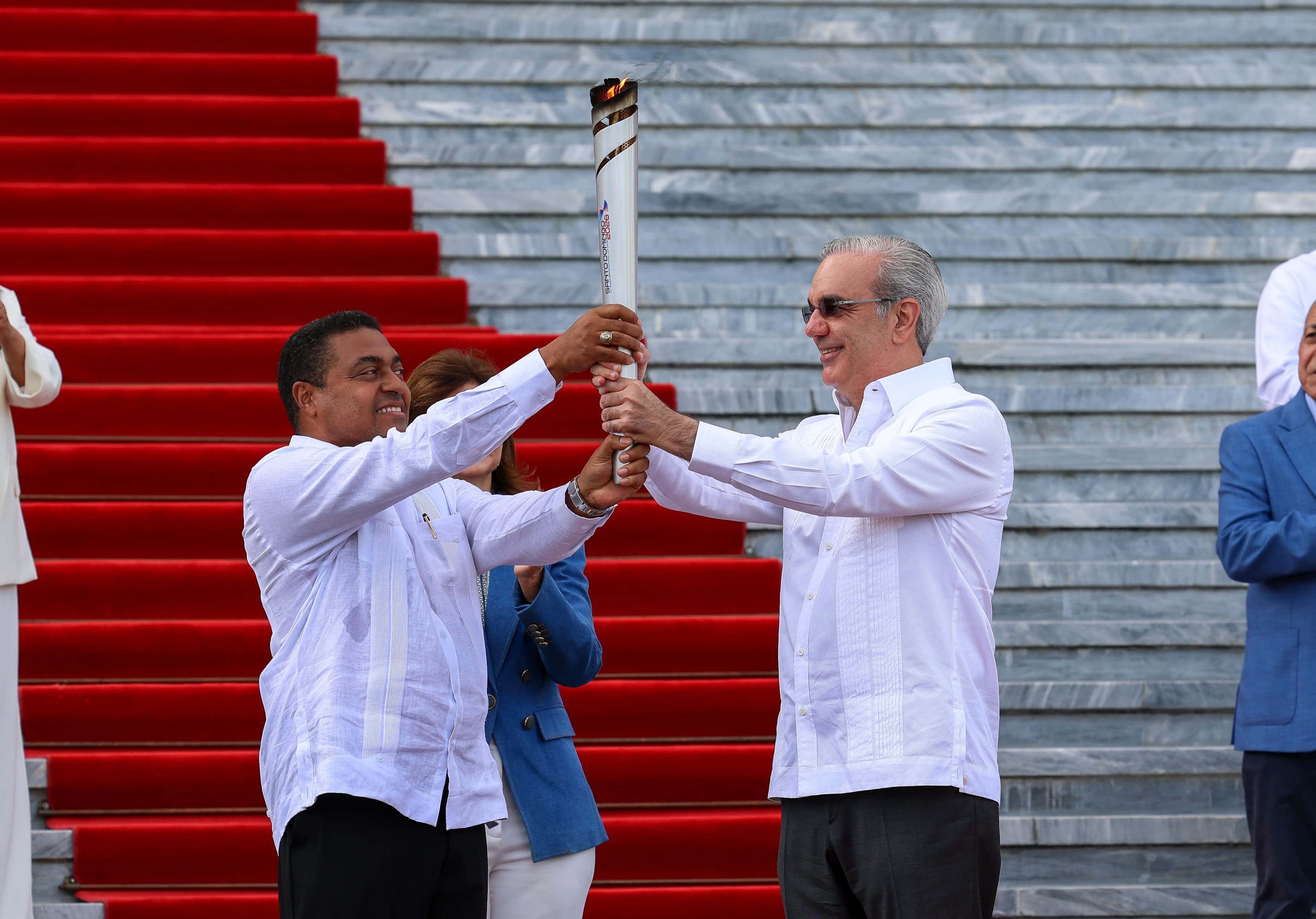 Abinader encabeza recibimiento de la antorcha de los XXV Juegos Centroamericanos y del Caribe Santo Domingo 2026