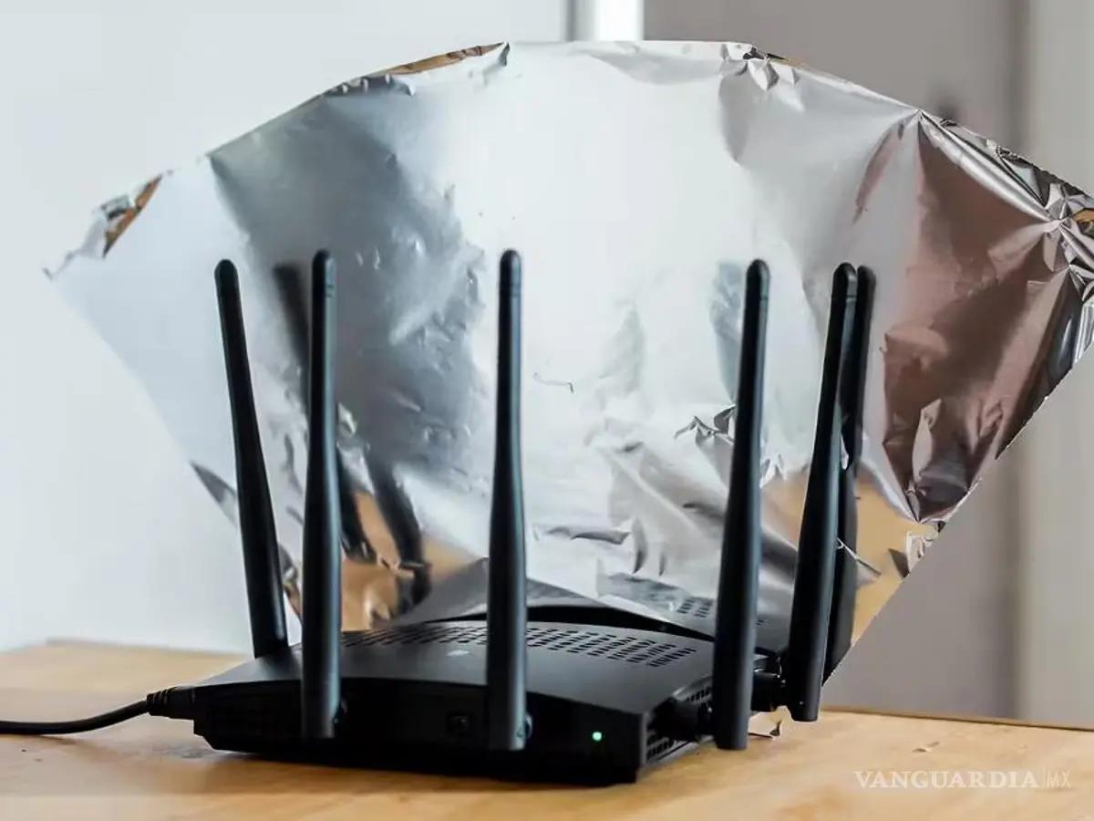 Poner papel de aluminio en el módem WiFi: el truco viral que promete mejorar la señal en casa