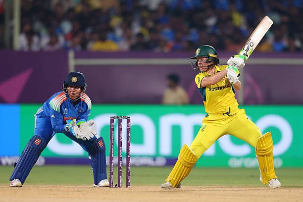 Alyssa Healy inspires the Aussies to victory