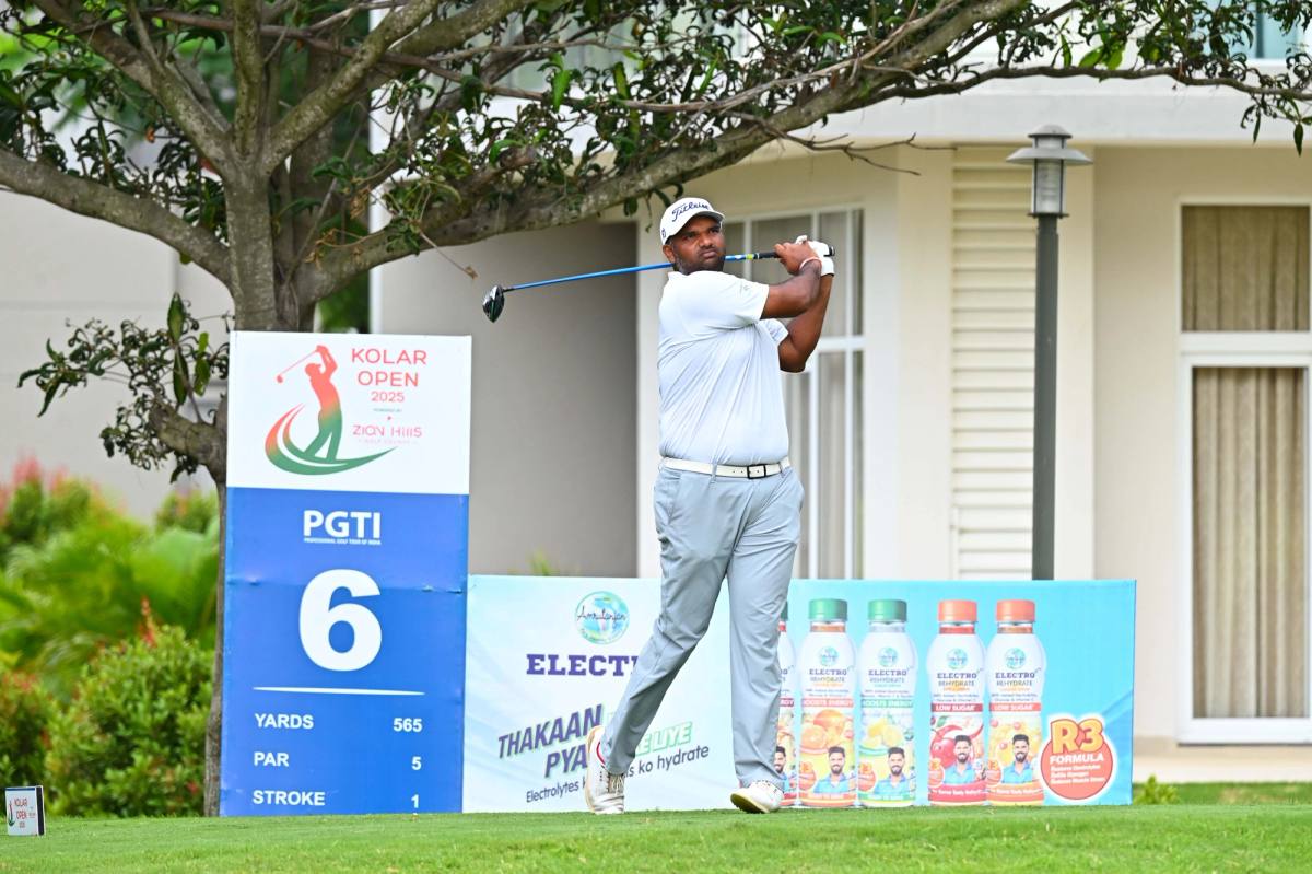Udayan Mane surges to the front with a 67
