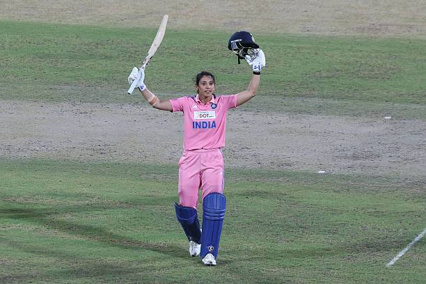 Smriti Mandhana and Beth Mooney light up the night