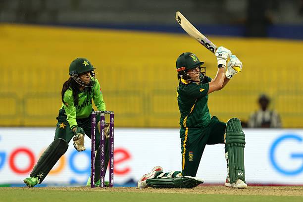 Marizanne Kapp helps South Africa to a commanding victory over Pakistan
