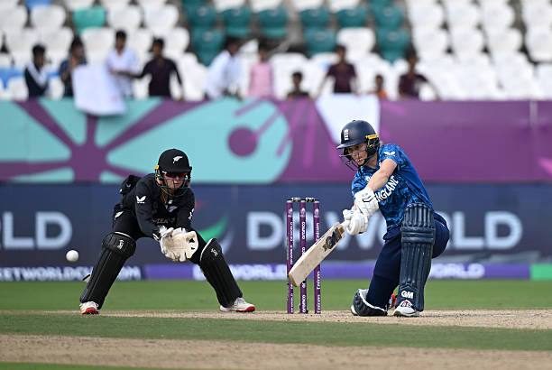 Amy Jones steers England into the semifinals as Sophie Devine bids adieu to international cricket