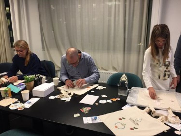 making custom ecobloom tote bags
