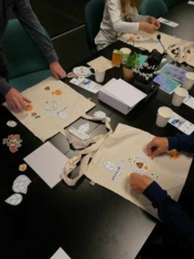 designing tote bags