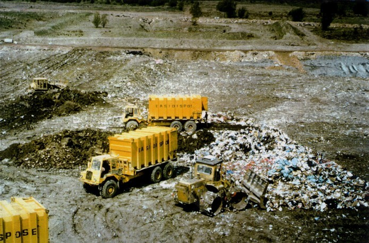 1970s best practice controlled landfill for municipal solid waste