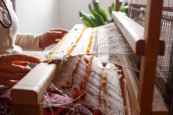 Loom weaving