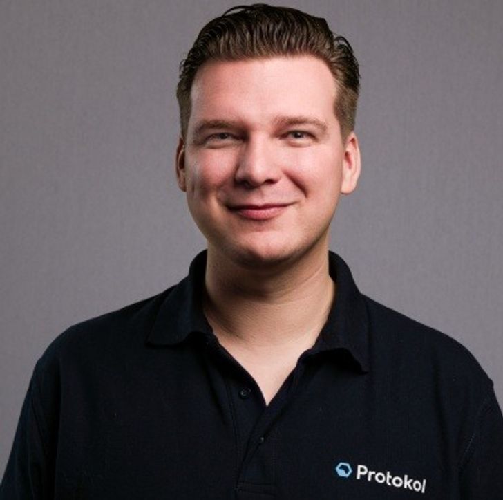 Lars Rensing, Protokol