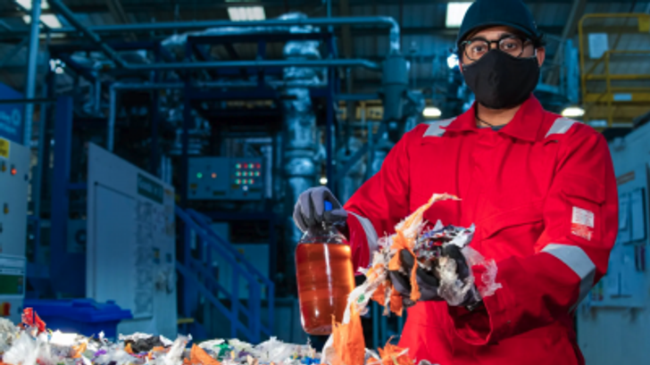 Deeptech Recycling worker holding plastic waste
