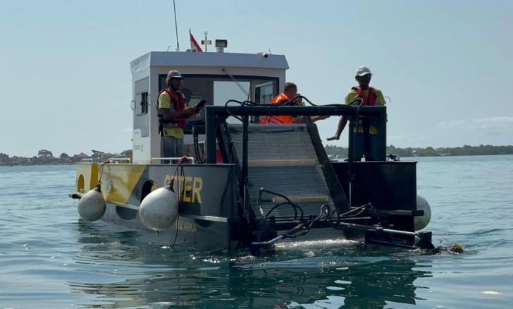Seven Clean Seas ocean clean-up