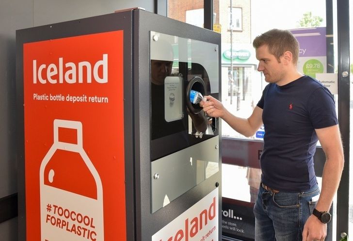 Reverse vending machine in Iceland, Northern Ireland