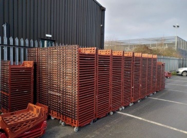 Sturdy plastic bakery delivery trays