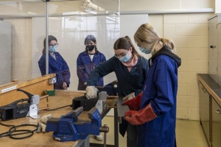 Students on Oxford University's Uncover Engineering programme