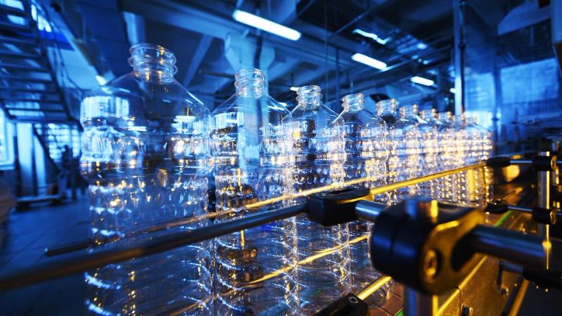 Production of pasltic bottles