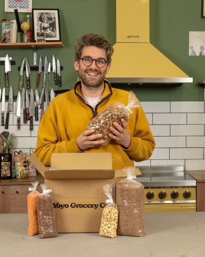 YoYo Grocery's Mitch Platt showing products in reusable plastic bags