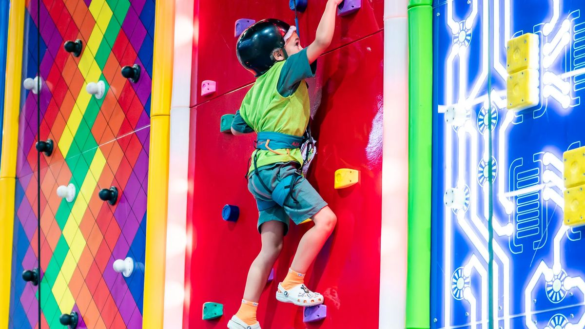 Wall Climbing Speed Challenge at Dubai Mall