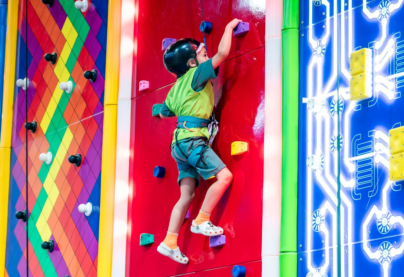 Wall climbing at Trampo Dubai Mall