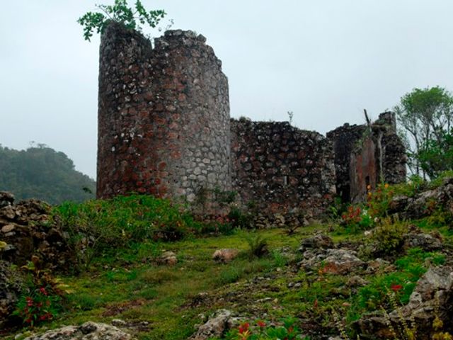Edinburgh Castle – ruins, main road from Harmony Vale to Pedro — photo 1