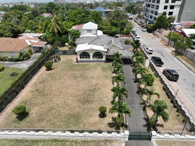 24 Tucker Avenue, former residence of National Hero, the Rt. Excellent Alexander Bustamante — photo 5