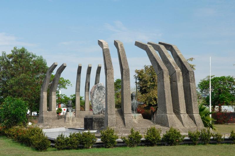 Monument to Rt. Excellencies George William Gordon and Paul Bogle, National Heroes Park — photo 1