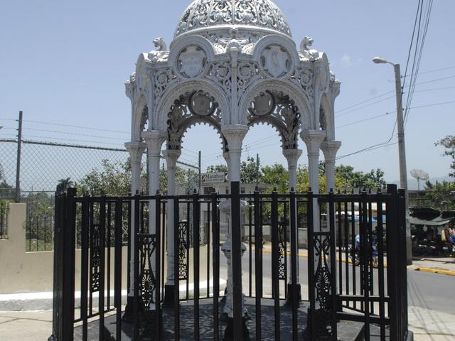 Cast Iron Fountain — photo 1