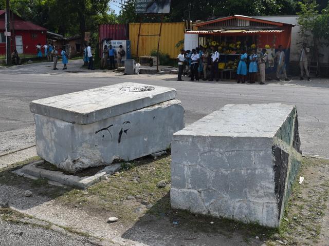 Lacovia Tombstones — photo 1