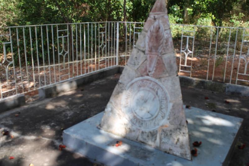 Rowe's Corner Monument — photo 1