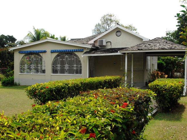 24 Tucker Avenue, former residence of National Hero, the Rt. Excellent Alexander Bustamante — photo 1