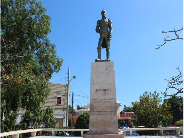 Statue of Simon Bolivar, Bolivar Place — photo 1