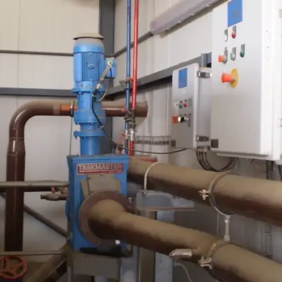 taskmaster machine with pipes